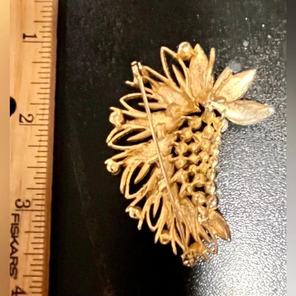 Vintage Gold Faux Pearl Leaf Brooch Pin Mid Century Modern MCM Grannycore 2”